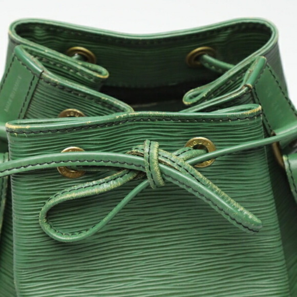 LOUIS VUITTON Green Shoulder Bag - Picture 7 of 15